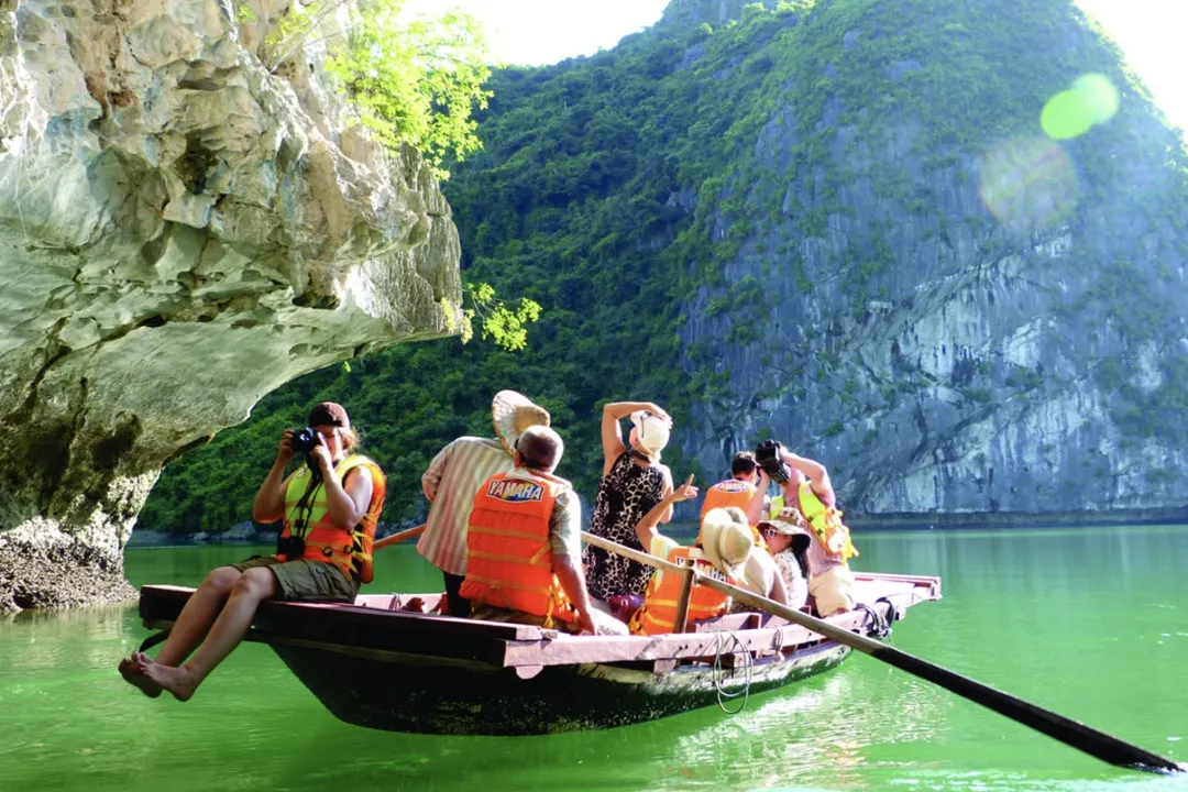 Freely explore the caves in Ha Long Bay.