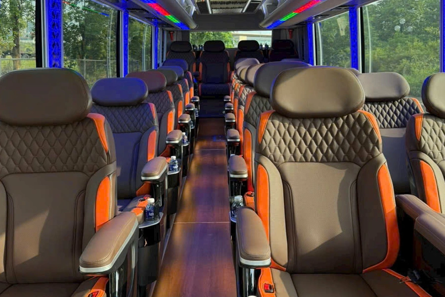 22-seater limousine bus Sapa to Hanoi