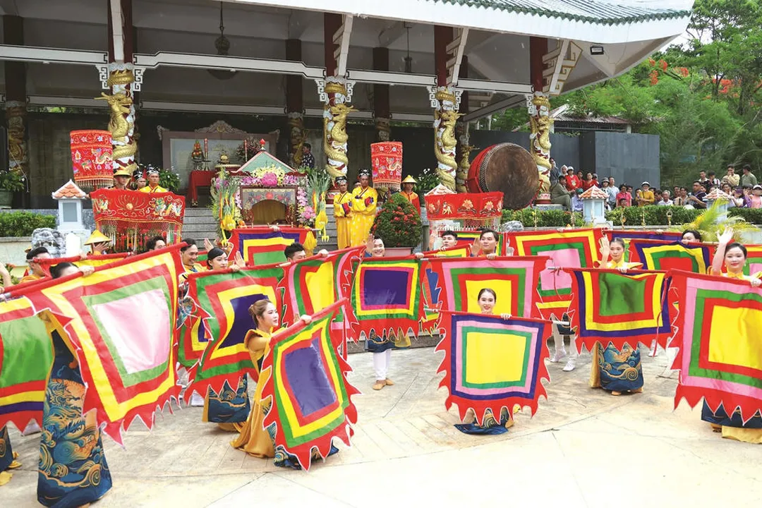 The opening ritual in the series of festival activities for Ba Chua Xu (Lady of the Realm) of Sam Mountain.