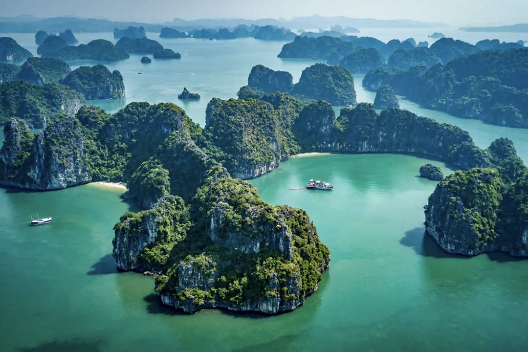 Bai Tu Long Bay Scenery