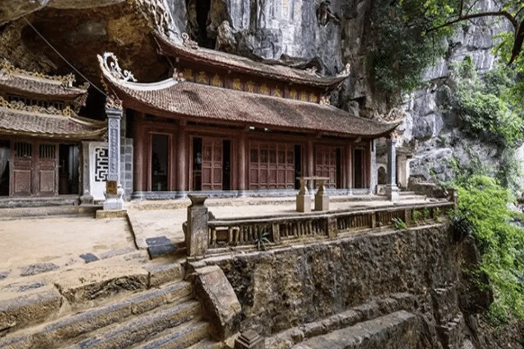 Bich Dong Pagoda - Main Hall