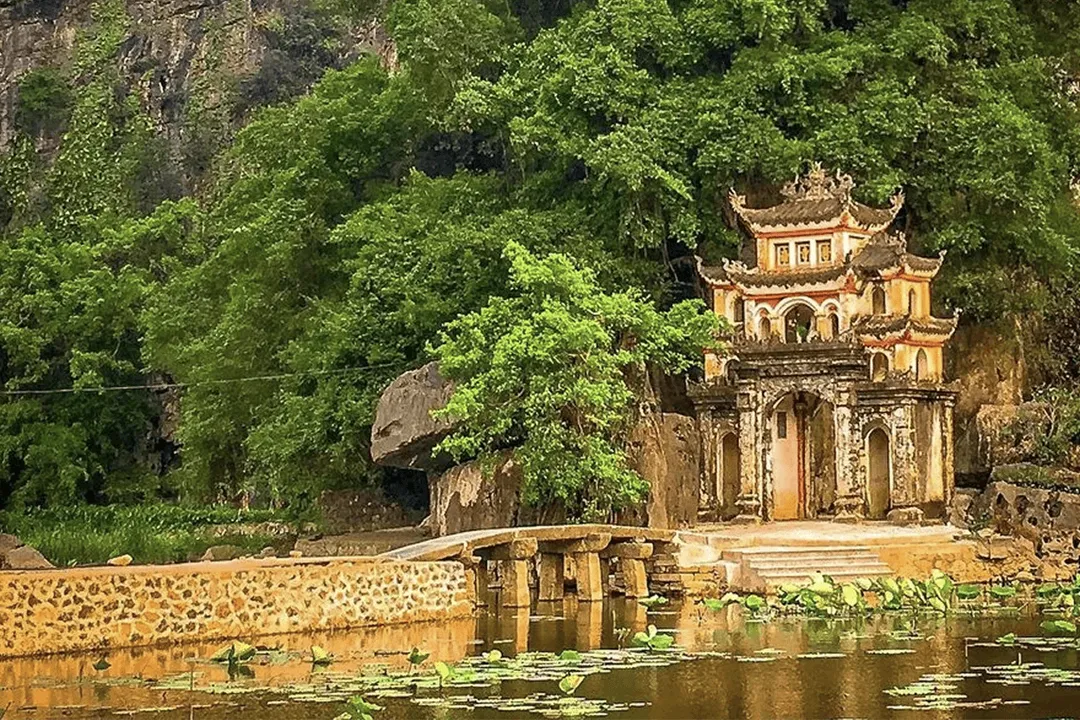 Bich Dong Pagoda - Gate