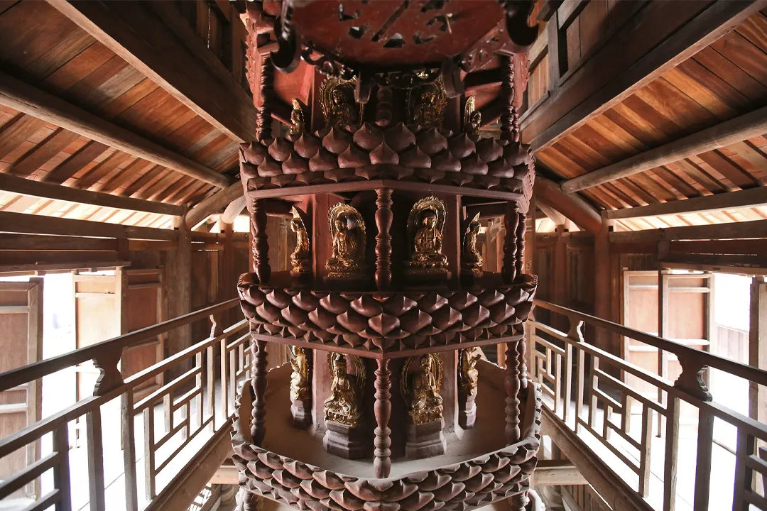 The Nine-Lotus Sutra (also known as the Mortar Sutra) is placed in the center of the Tich Thien hermitage, and is the most distinctive architectural feature of But Thap Pagoda.