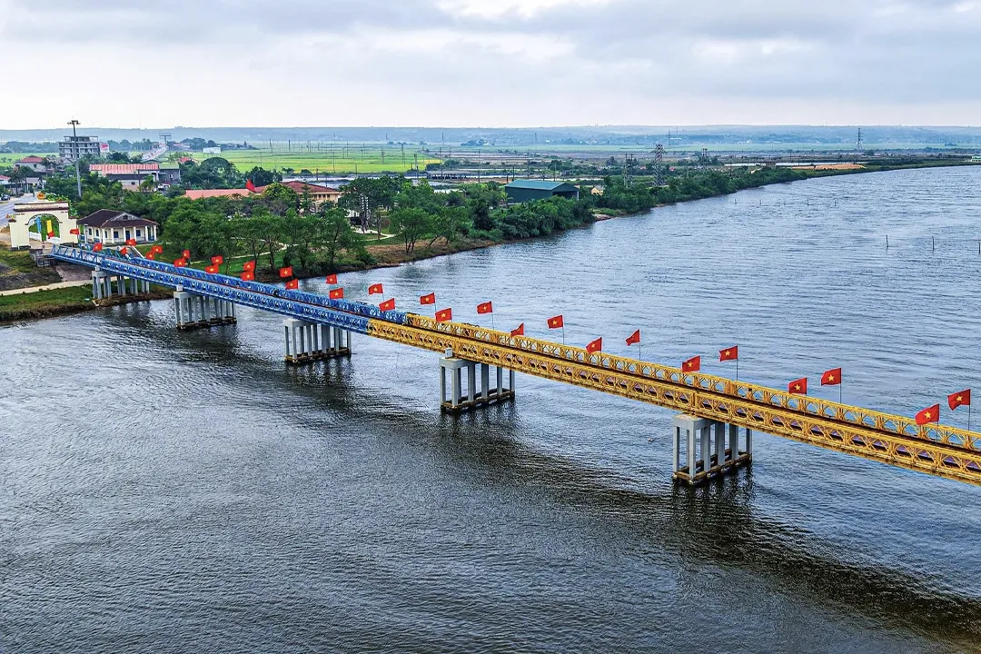 Hien Luong Bridge