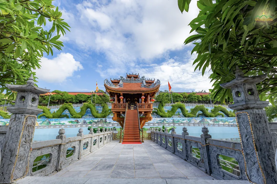One Pillar Pagoda - Landscape