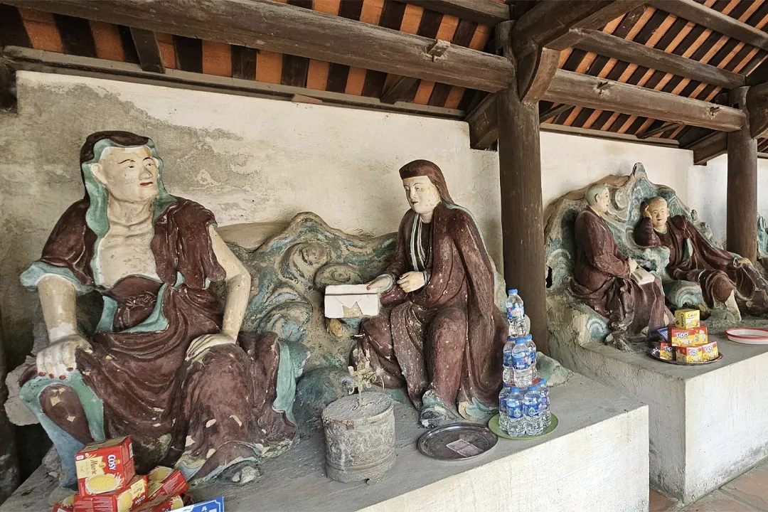 Buddha statue at Dau Pagoda