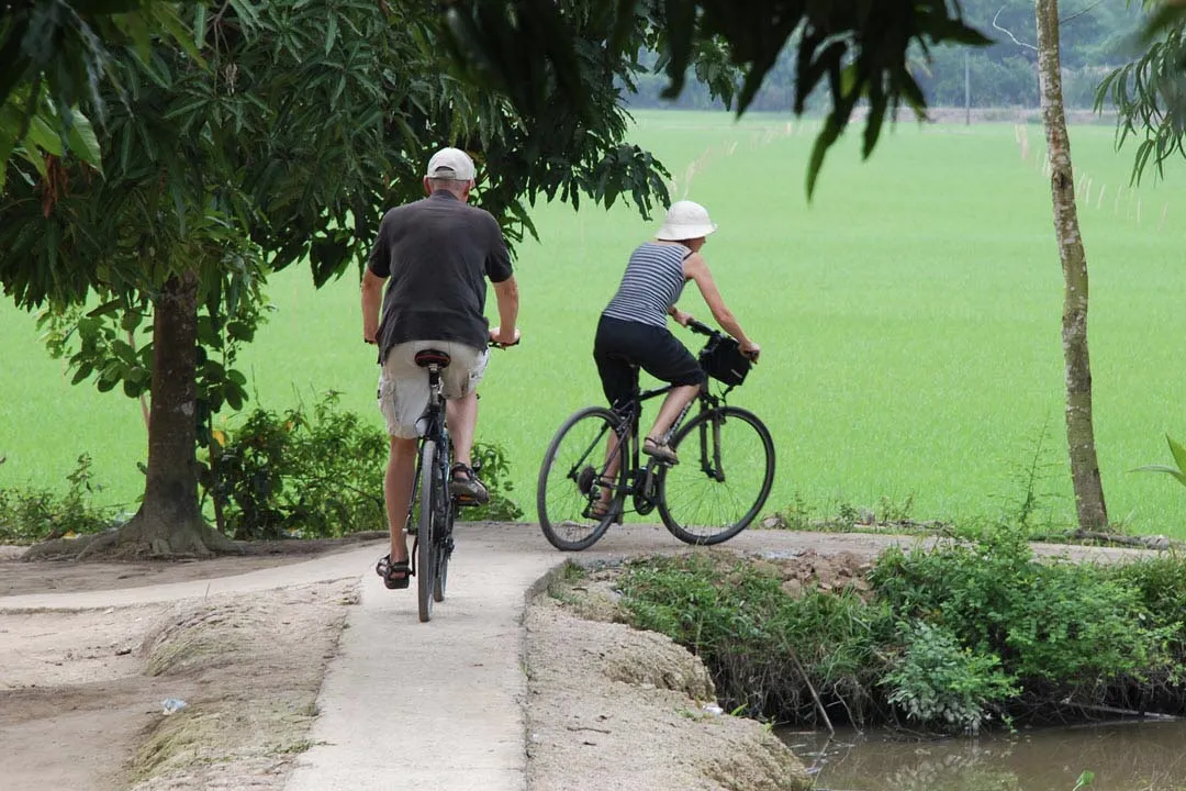 Cyling tour around Tan Phong Island