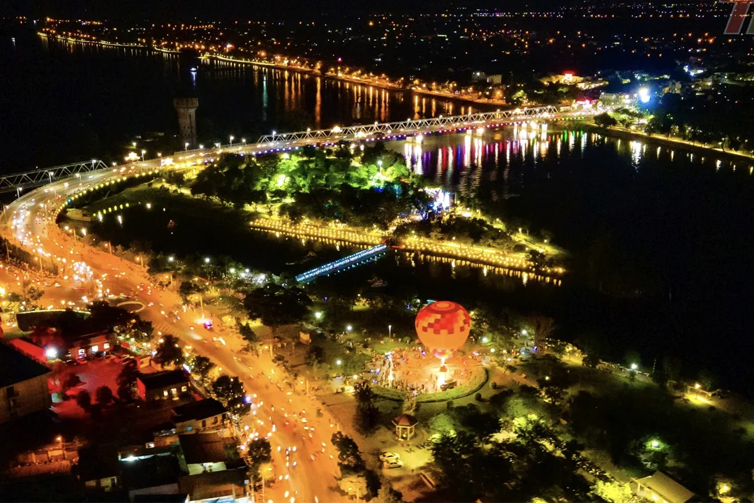 Hue at night