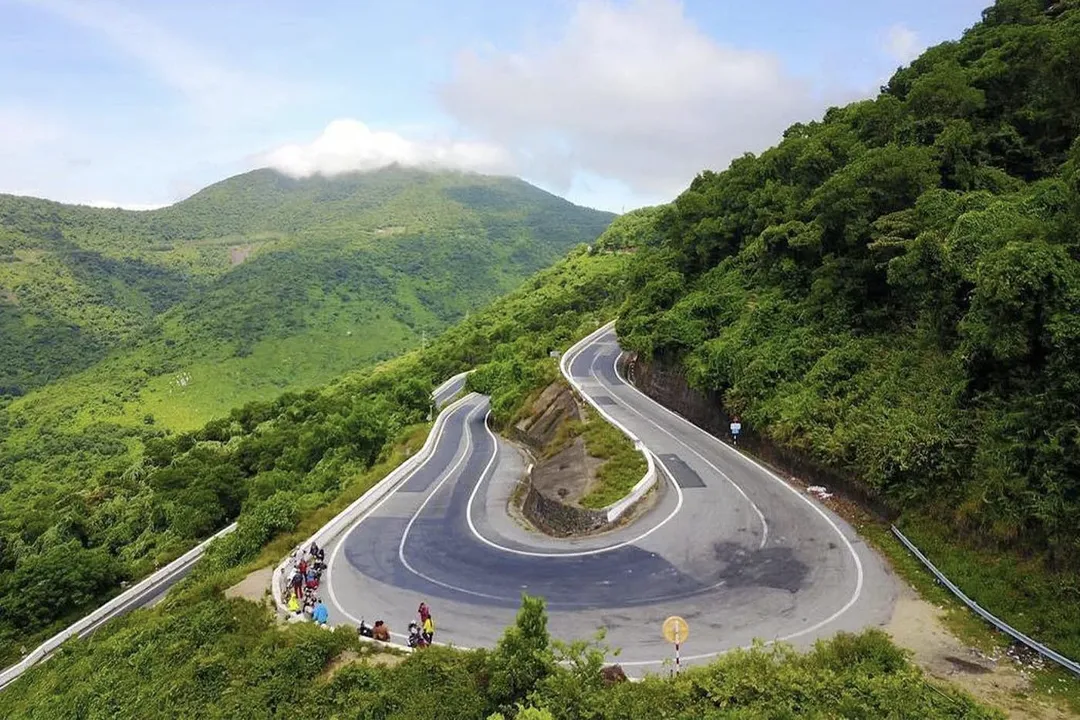 Enjoy the beautiful route from Hoi An to Hue