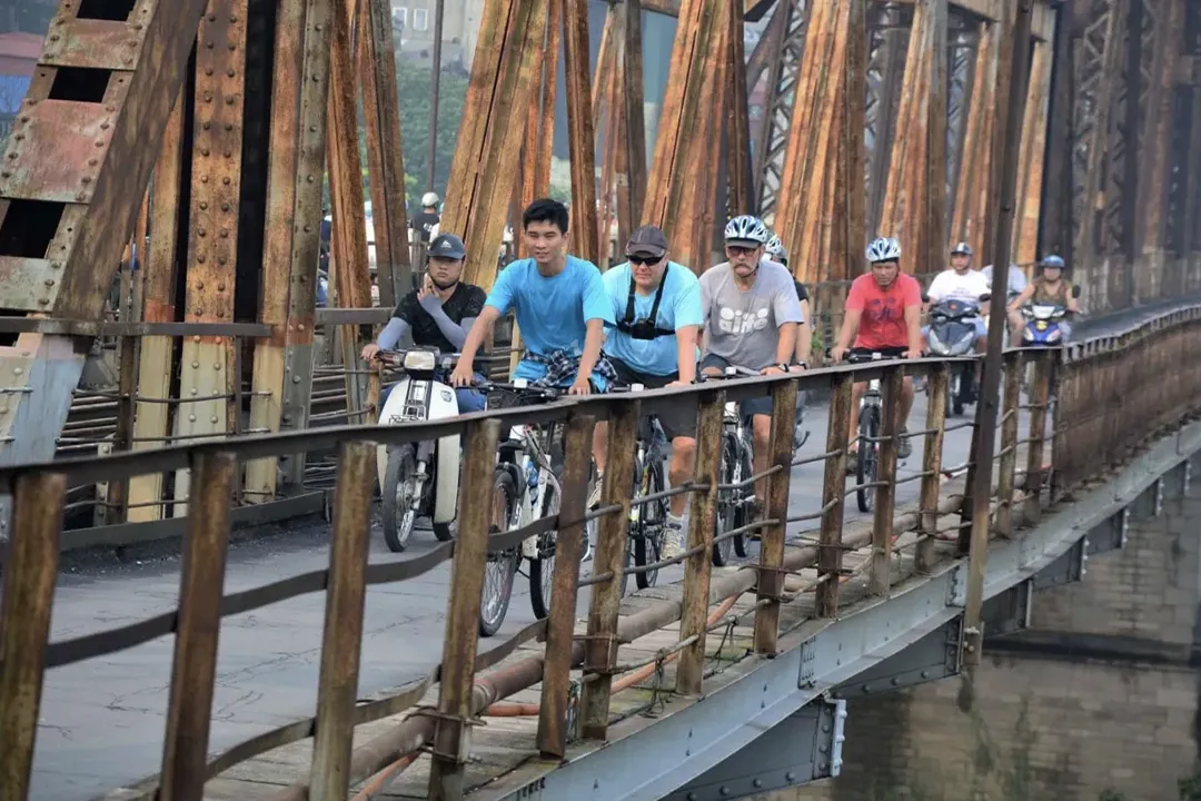 Long Bien Bridge Cyling Tour