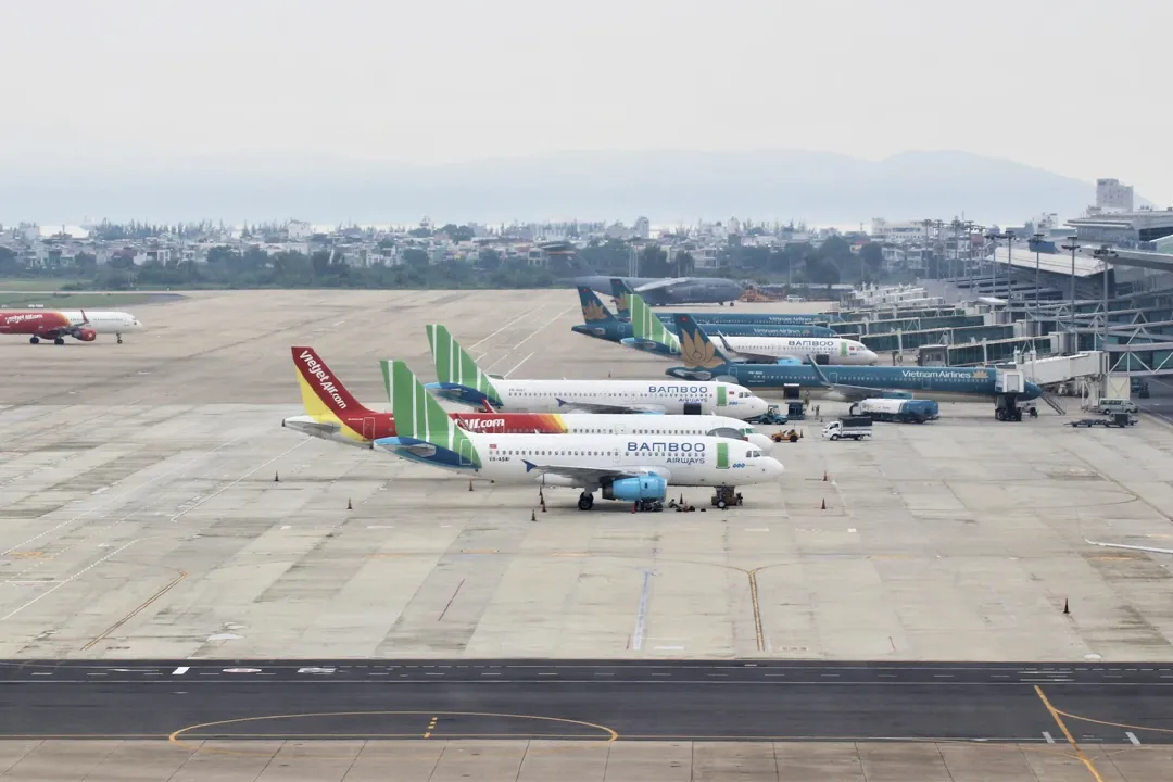 Airplanes at Da Nang airport