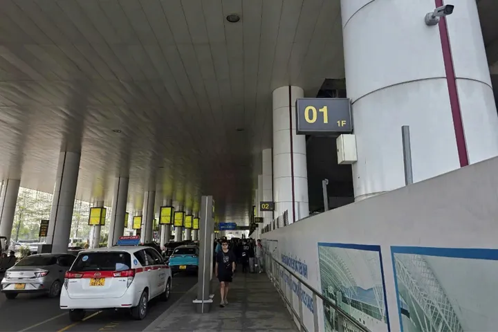 Terminal 2's Meeting Point