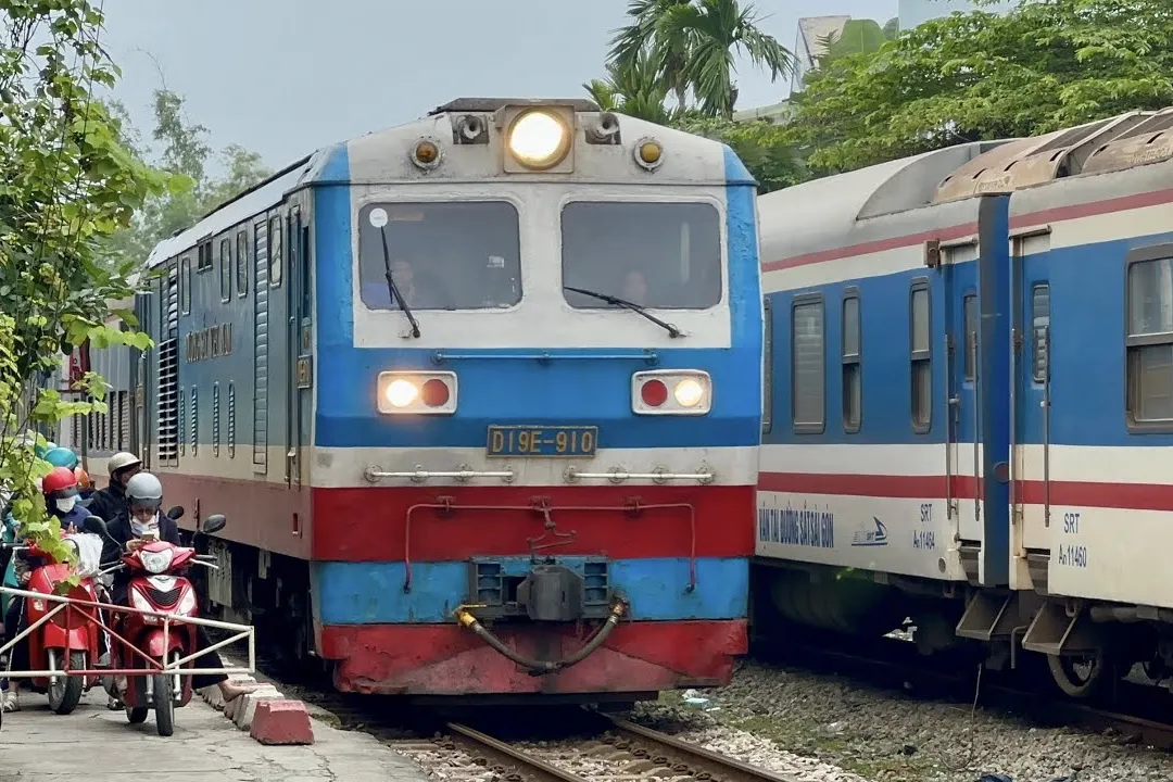 Taking the train is the "classic" way to see the Vietnamese countryside