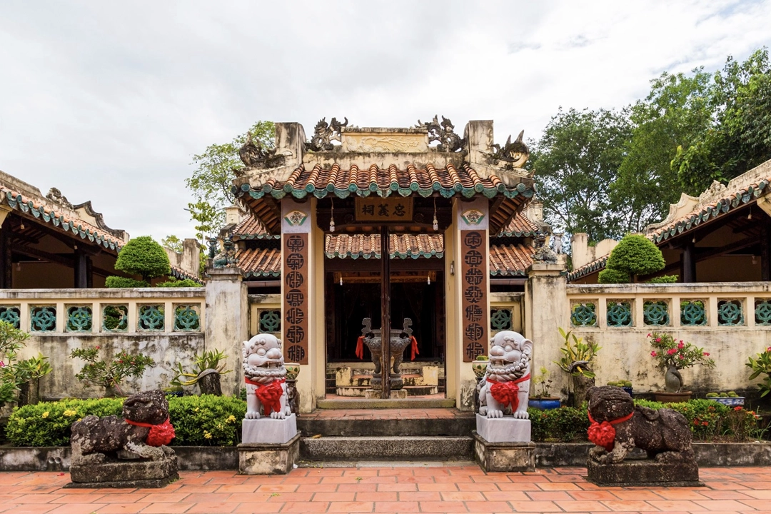 Mac Cuu Temple, dedicated to the Chinese general who founded the settlement in the 18th century