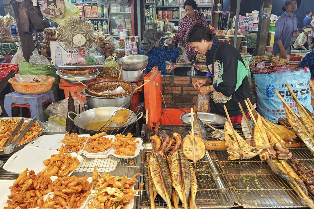 The Crab Market is a pilgrimage site for food lovers