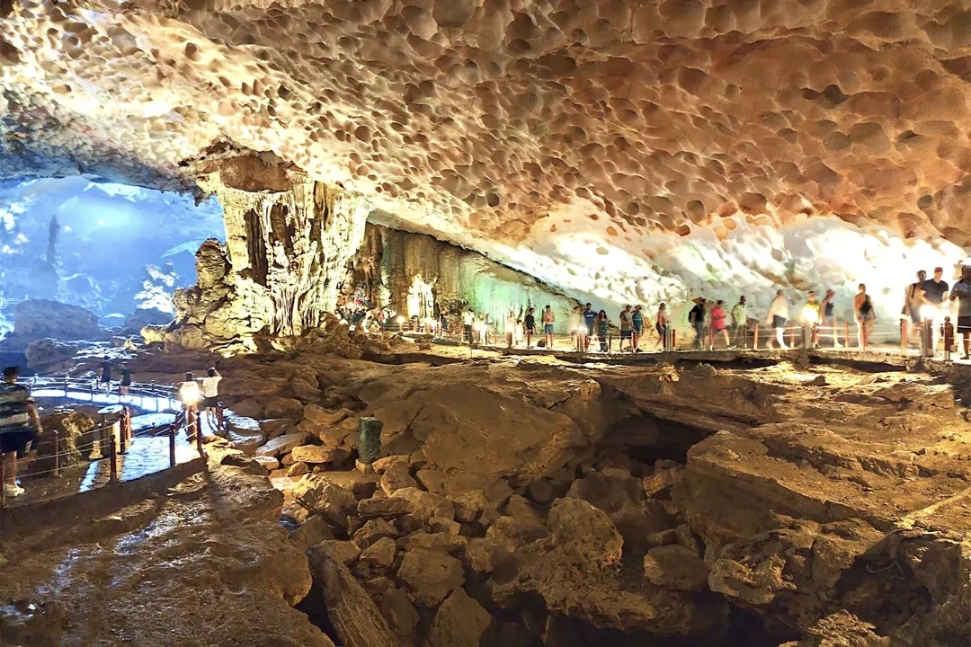 Sung Sot Cave