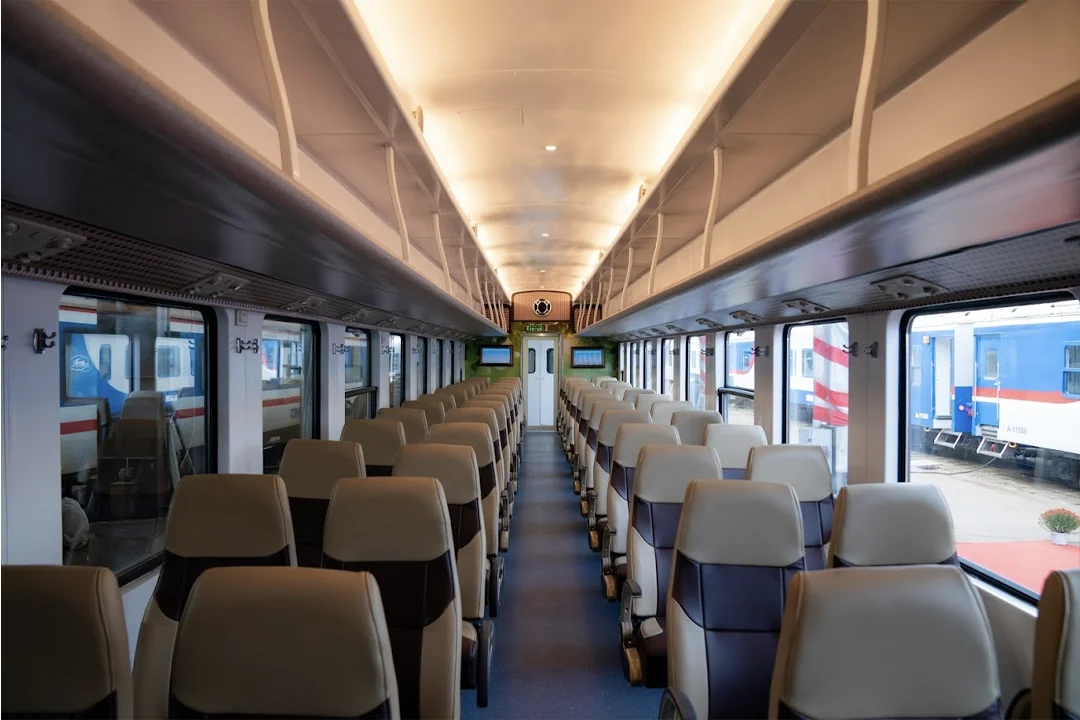 The overhead luggage compartment in the train carriage.