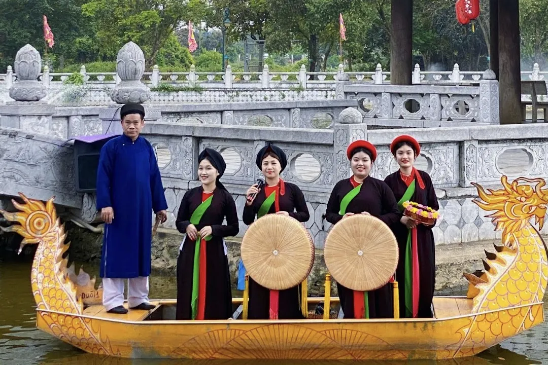 Quan Ho folk song performance