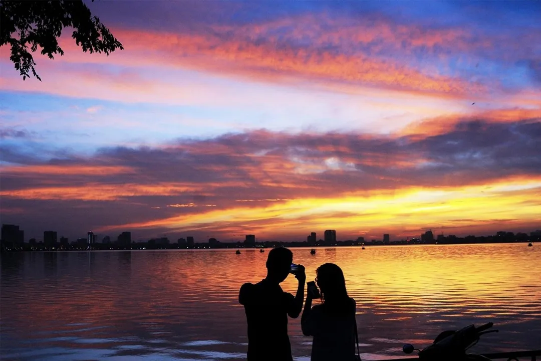 Sunset on West Lake