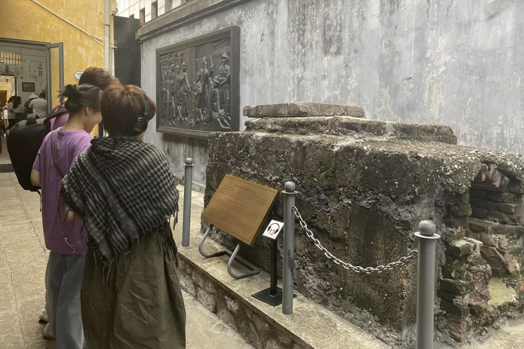 Tourists admire historical artifacts.