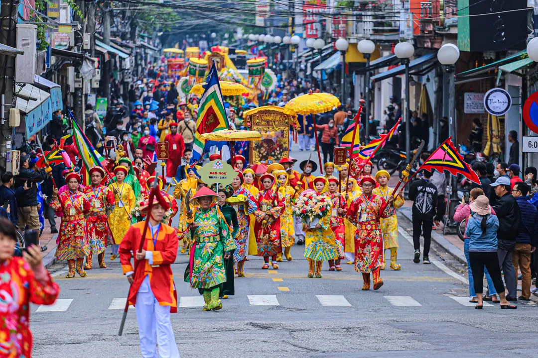 Procession in honor of the Holy Mother and the Council of the Four Palaces during the festival