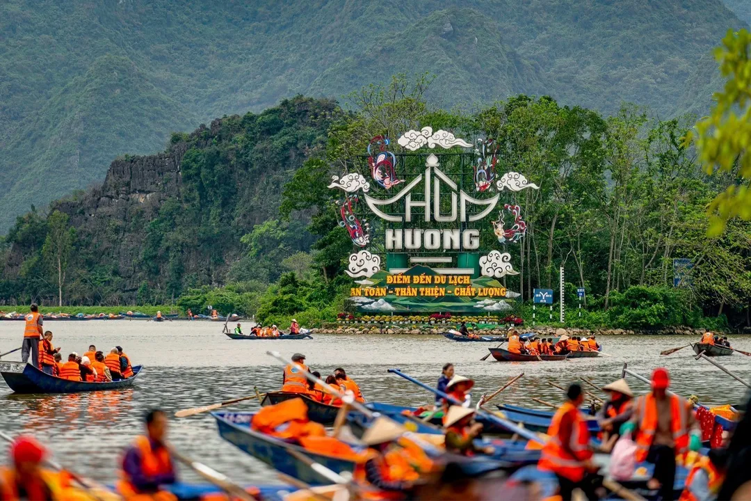 Tourists travel by boat to the pagoda area