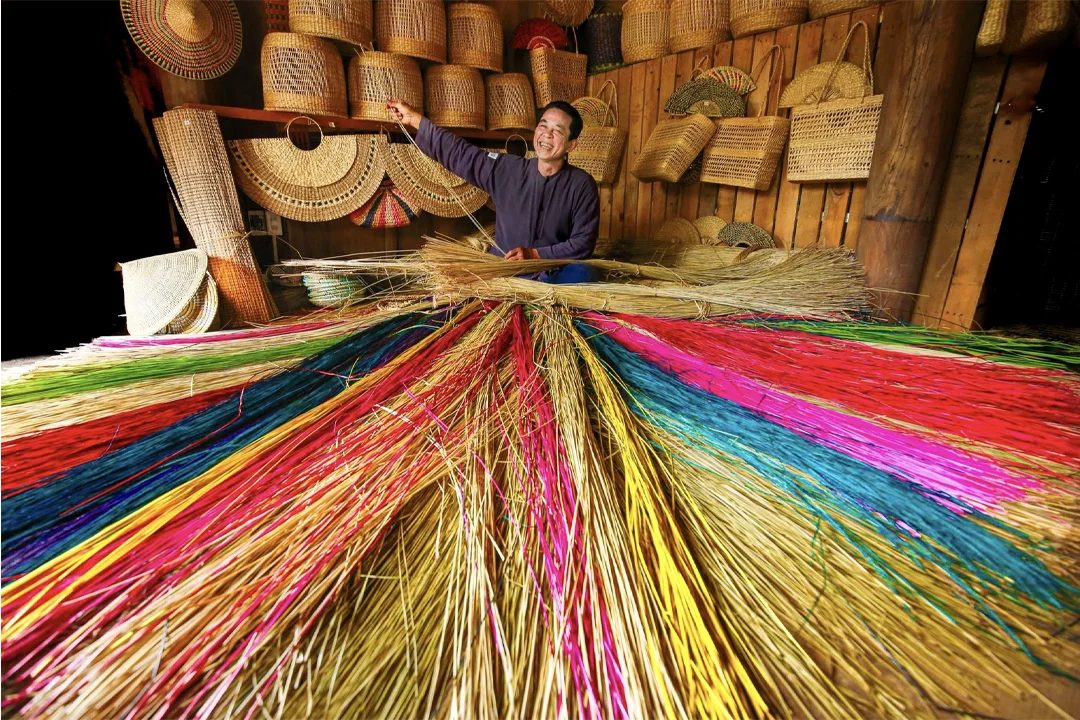 The process of weaving rushes