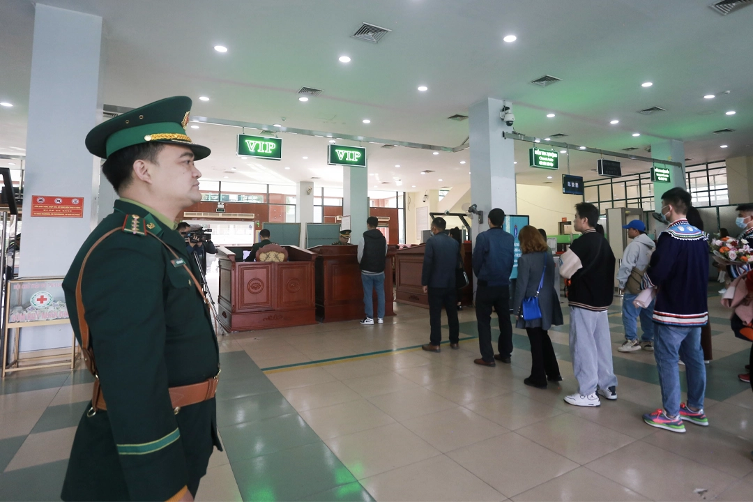 The customs clearance area at the Lao Cai border gate.