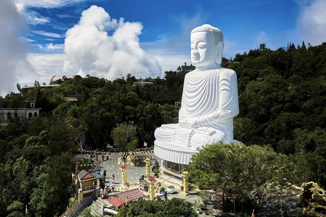 Ba Na Hills - Linh Ung 2 Temple