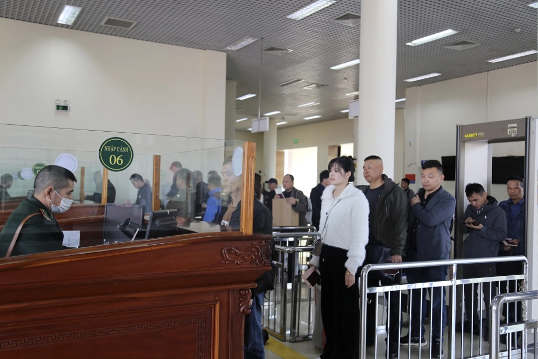 Customers line up to complete exit procedures.