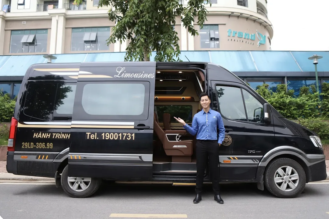 The "Limousine" bus—typically a modified 9-seater Ford Transit or Solati—is currently the most popular choice for modern travelers.