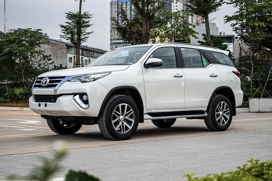 Private cars are a popular choice for passengers traveling from Ninh Binh to Ha Long due to their convenience and flexibility in terms of time.