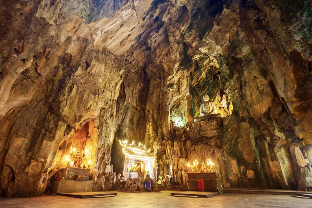 Huyen Khong Cave – the mountain’s most spectacular chamber.