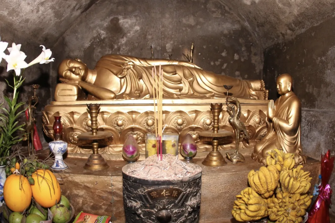 Statue of Emperor Tran Nhan Tong