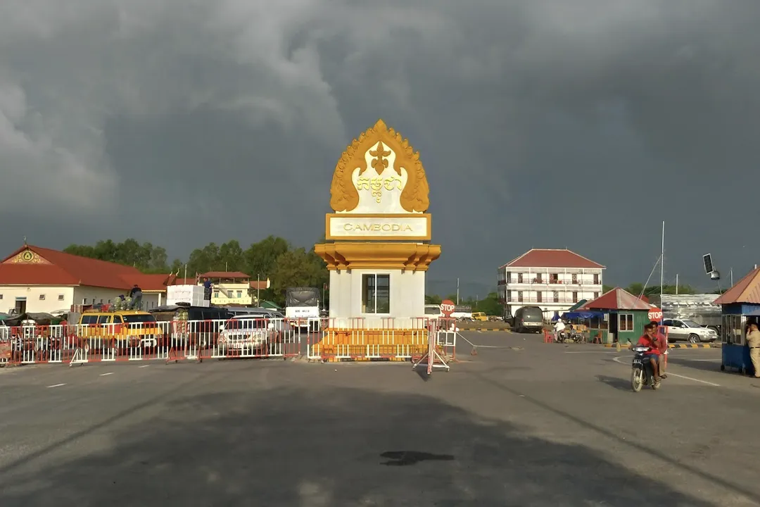 Phnom Den Border Crossing