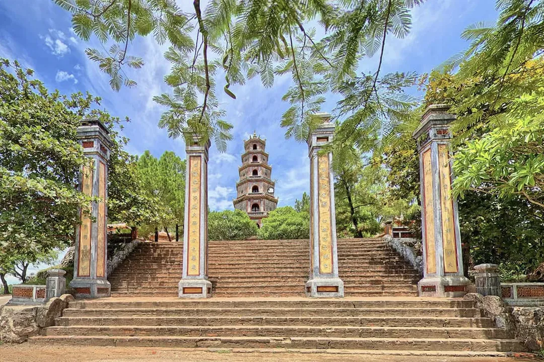 Arriving between 7:30 AM and 9:00 AM (right after the morning chant but before tour buses from Da Nang arrive) ensures near-solitude.
