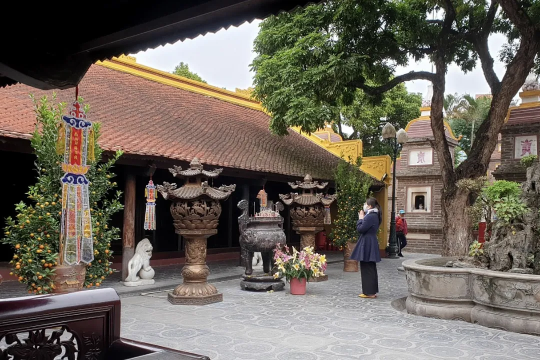 Tourist at Tran Quoc Pagoda