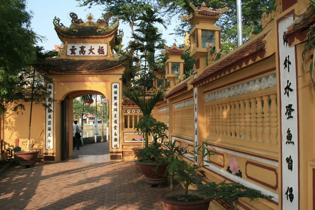 Tran Quoc Pagoda - Main Gate
