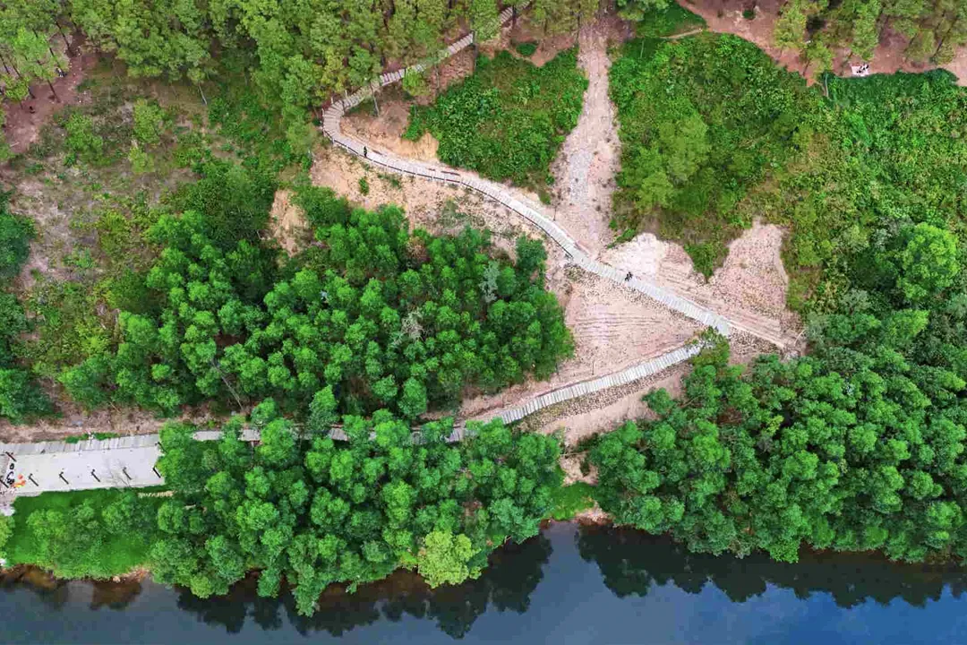Vong Canh Hill—meaning "Hill of Gazing at the Landscape"