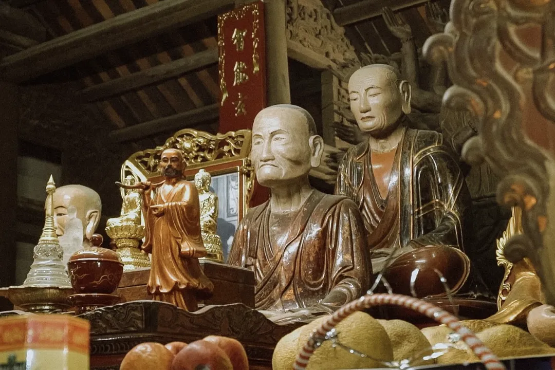 Ancient statues in the pagoda