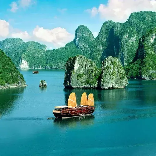 Bai Tu Long Bay