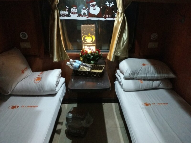 ET- Pumpkin Express Hanoi Sapa train no 1 