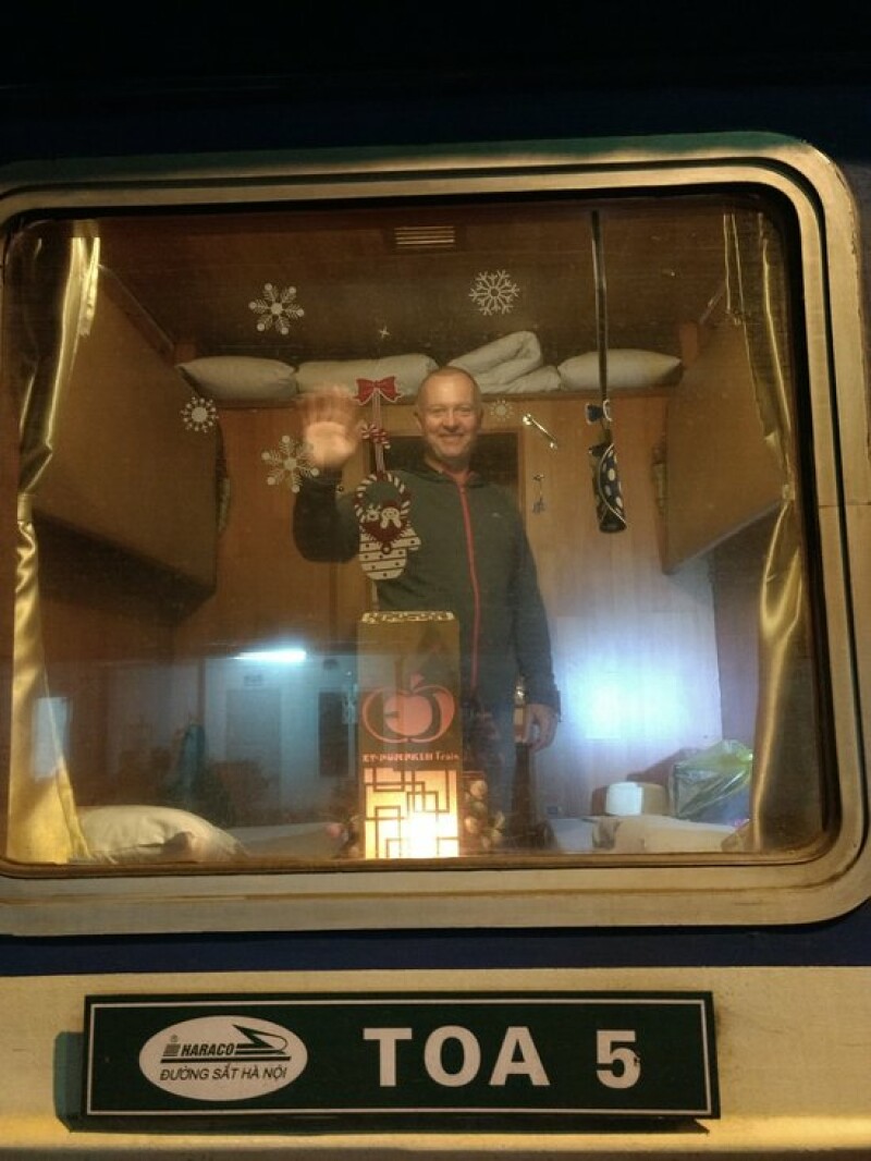 ET- Pumpkin Express Hanoi Sapa train no 2 