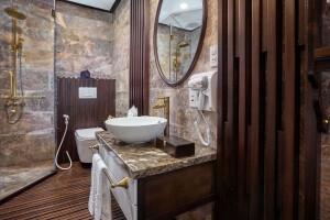 Azalea Exclusive Suite image 2