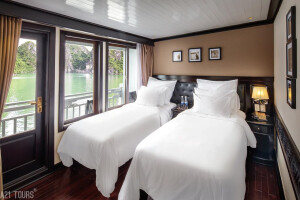 Deluxe Cabin with Private Balcony  image 2