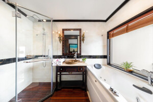 Executive Suite image 2