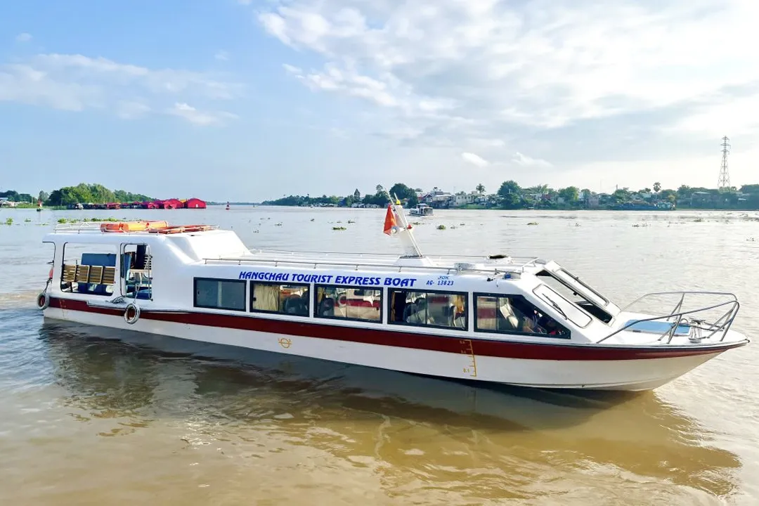 Hang Chau Speedboat from Chau Doc to Phnom Penh
