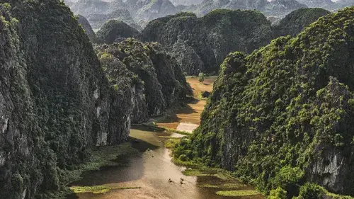 Tam Coc Cave: A harmonious blend of rivers and mountains in Ninh Binh