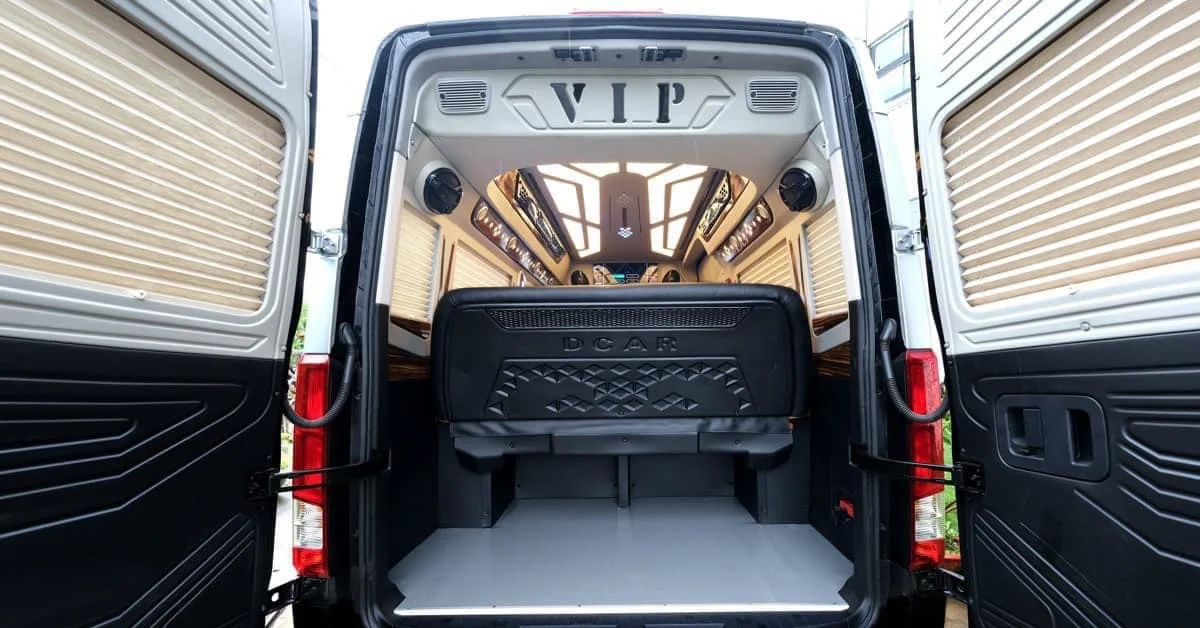 The luggage compartment of a limousine is not an ideal place for pets.