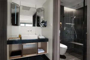 Executive Suite image 2